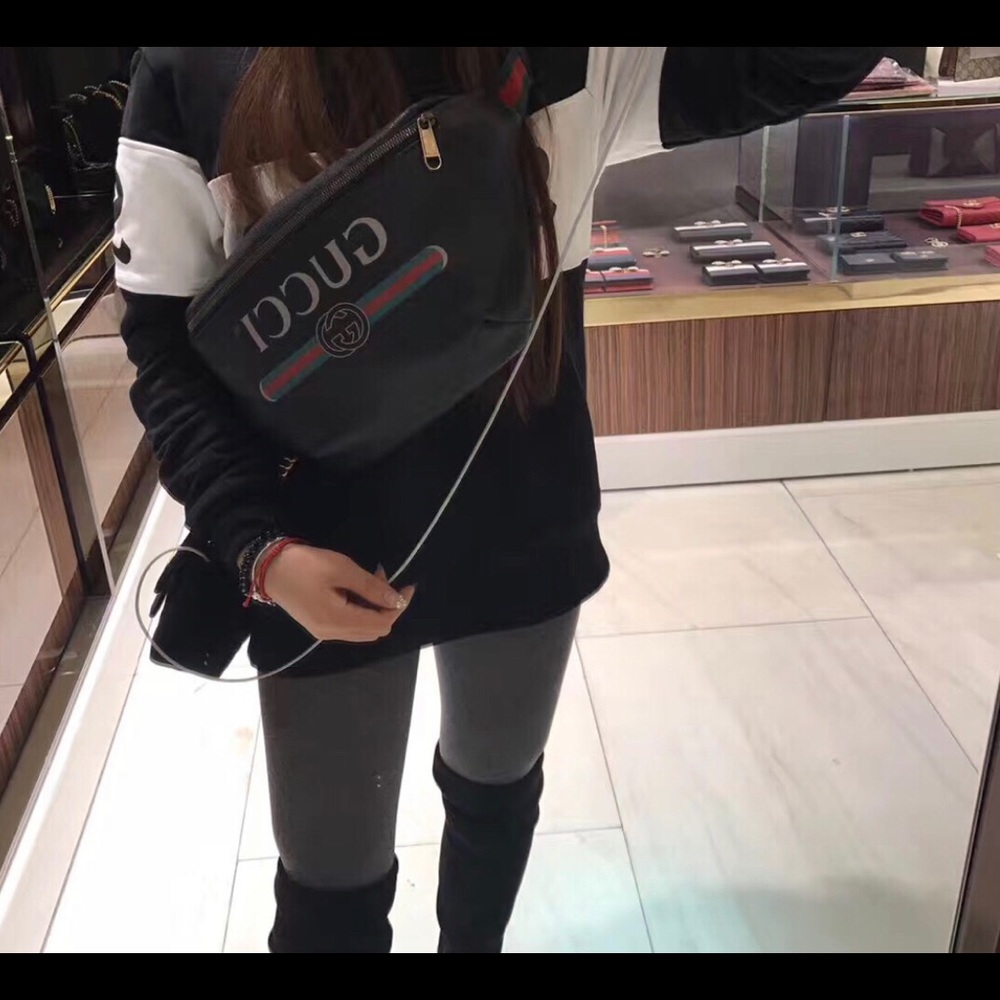 Authentic Gucci logo leather belt bag. - Picture 7 of 8
